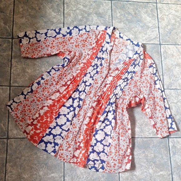 la cera Tops - LA Cera Cotton Orange Blue Floral Button Down Tunic Size 2X